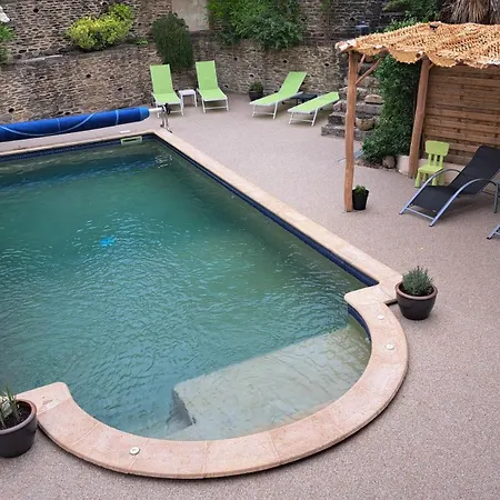 Les Chaises Longues